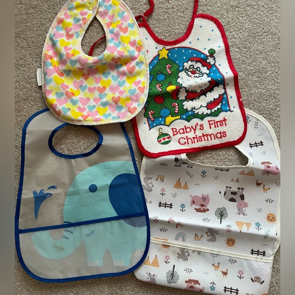 ⚠️4 baby bibs
